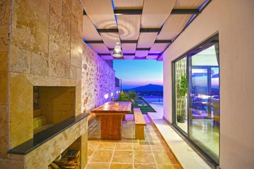 Villa Bond