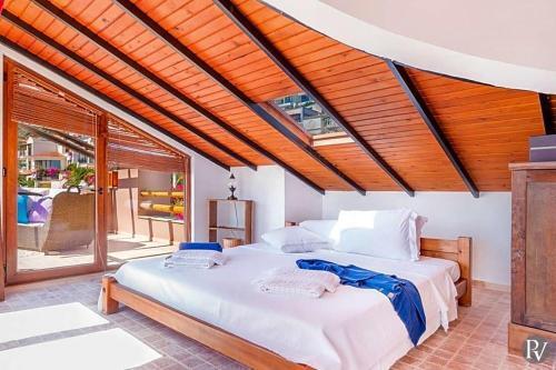 Kalkan Villa Sleeps 12 Air Con Wifi