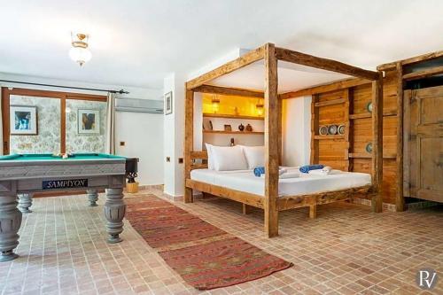 Kalkan Villa Sleeps 12 Air Con Wifi