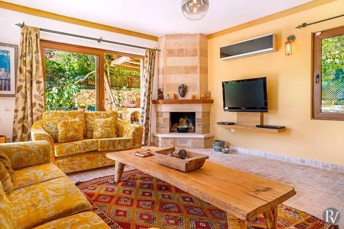 Kalkan Villa Sleeps 12 Air Con Wifi