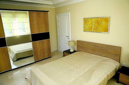 6 Bedroom Villa With Private Pool