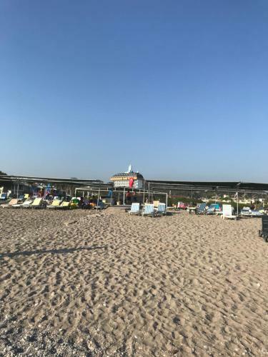 Hotel Throne Beach Resort & Spa