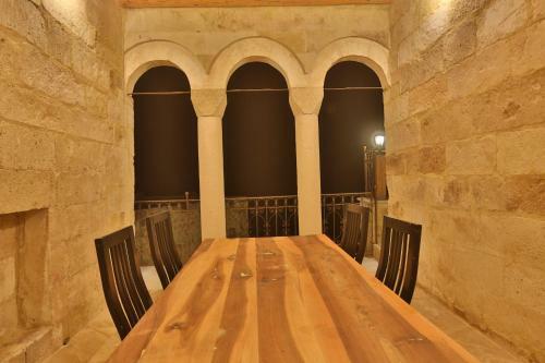 Hotel Abu Hayat Cave Suites