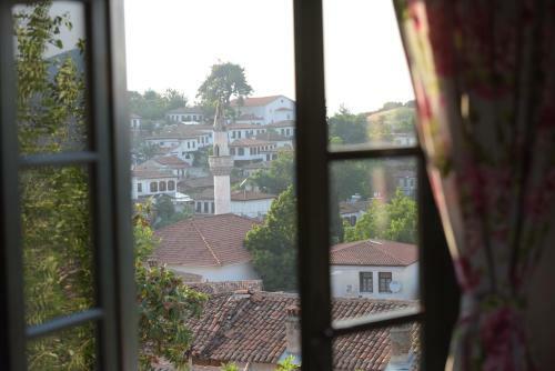 Bed & Breakfast ?lya Konak ??r?nce