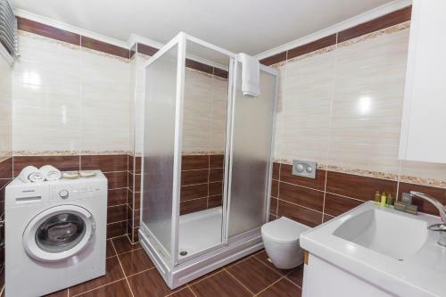 Real King Suite Hotel