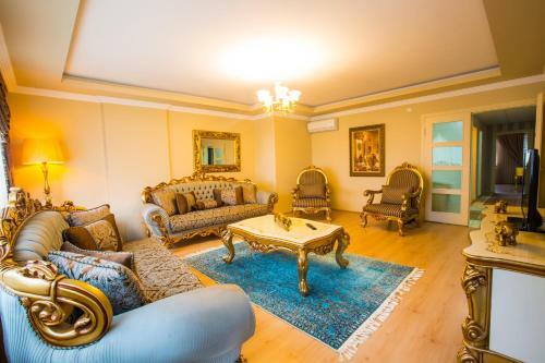 Real King Suite Hotel