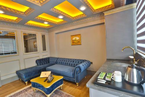 Real King Suite Hotel