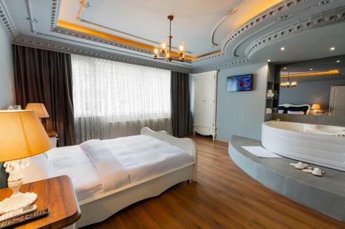 Real King Suite Hotel