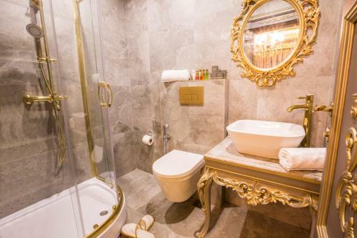 Real King Suite Hotel