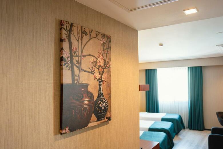 Grand Vaves Hotel