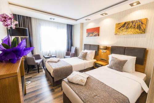 Royal Axis Suites Hotel