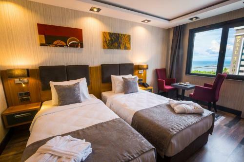 Royal Axis Suites Hotel