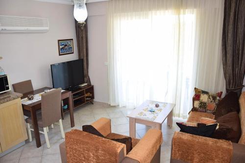 Thera Apartment 22