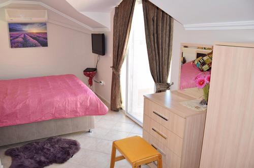 Thera Apartment 22
