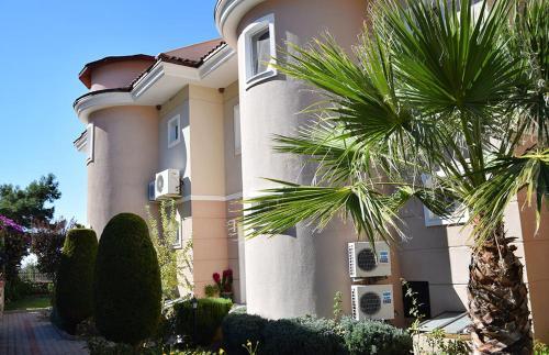 Thera Apartment 22