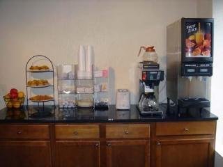 Hotel Rodeway Inn & Suites Fort Jackson