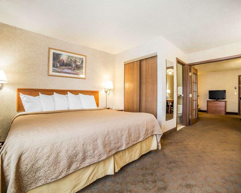 Hotel Quality Inn  Suites Brossard