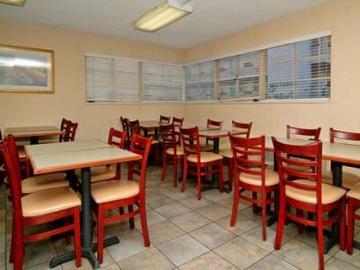 Hotel Rodeway Inn And Suites Downtown