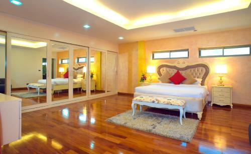 Yupa Villa 4 (12 Bedrooms)