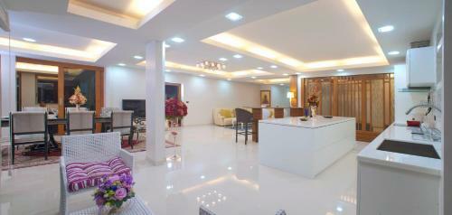 Yupa Villa 4 (12 Bedrooms)
