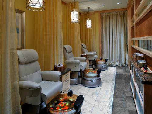 Hotel L�auberge Du Lac Casino Resort