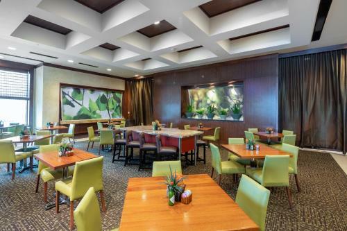 Hotel Embassy Suites Houston Downtown