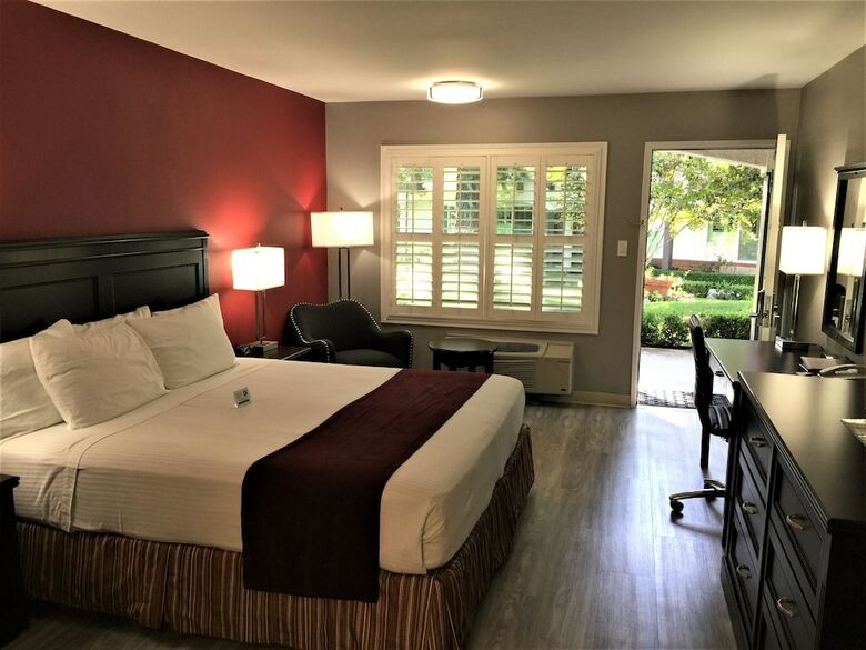 Hotel Laguna Hills Lodge