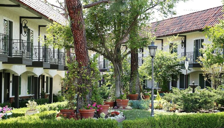 Hotel Laguna Hills Lodge