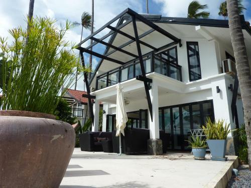 Malee Beach Villas
