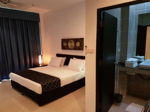 Hotel East Suites