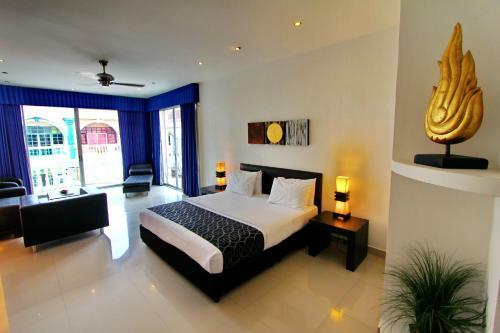 Hotel East Suites