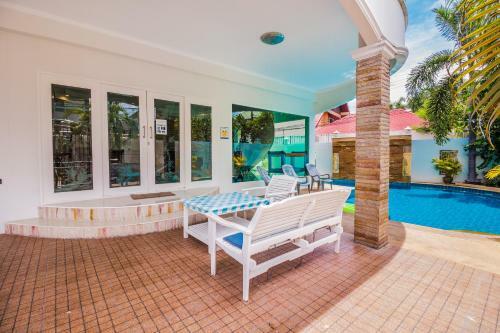 Walkingstreet Tewaree Villa 4 Bedrooms