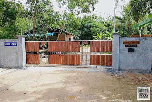 Hostal Water's House