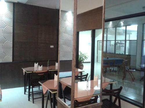 We Train Hotel Don Muang