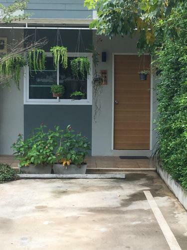 Hostal The Rhea