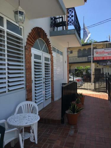 Hostal Wild Flower Guesthouse