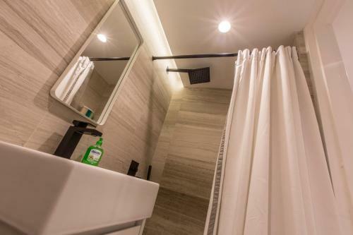 Aparthotel Ocean View Deluxe Suite: Pvt. Beach & Pool