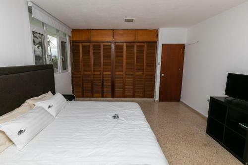 Hostal Cacique 2260