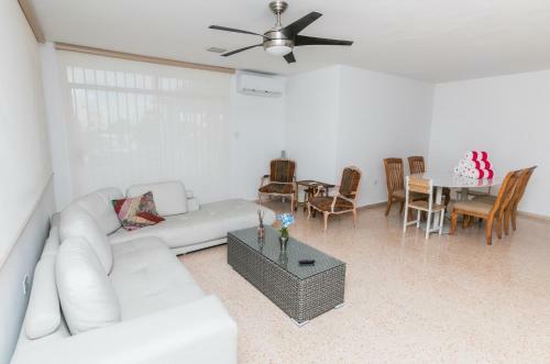 Hostal Cacique 2260