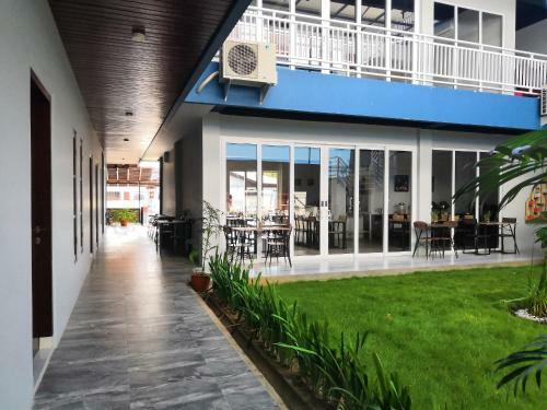 Grand Mahoni Hotel