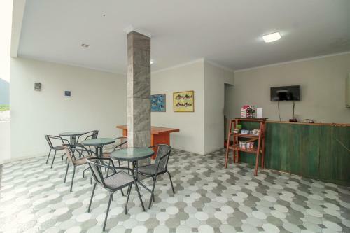 Hostal Oyo 396 Tibrae Residence Syariah