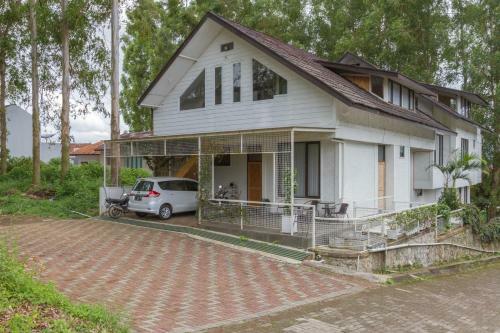 Hostal Reddoorz Near Kampung Daun
