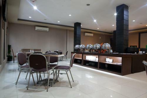 Hostal Reddoorz Plus Near Bip