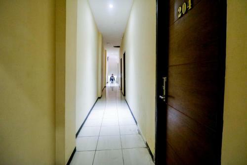Hotel Reddoorz Pasar Tarapung Siring