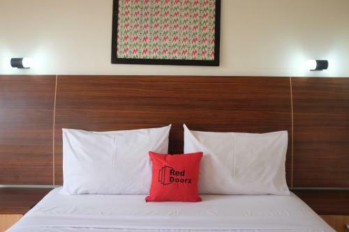 Hotel Reddoorz Plus Near Senen