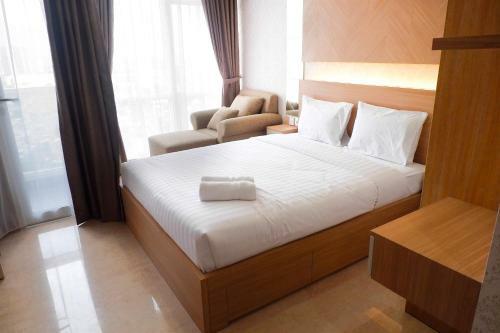 Premium Studio At Menteng Park Apartment By Travelio