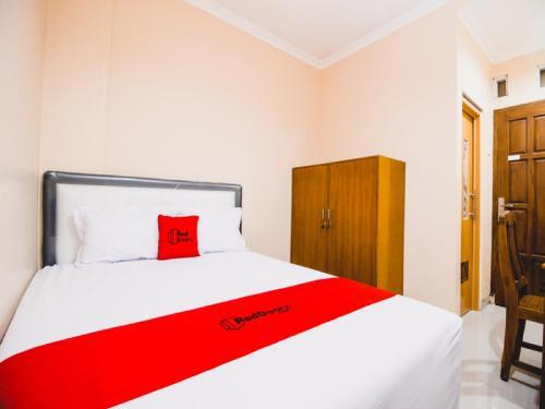 Hostal Reddoorz Plus @ Pogung Raya