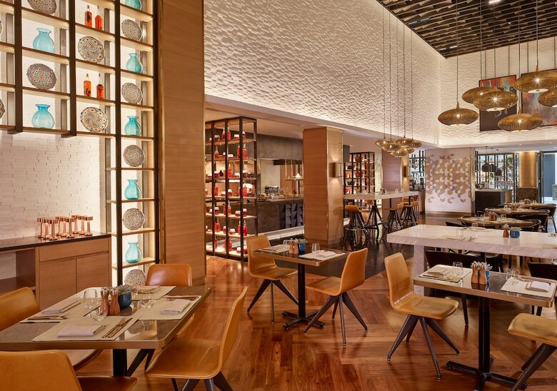 Hotel Al Manshar Rotana
