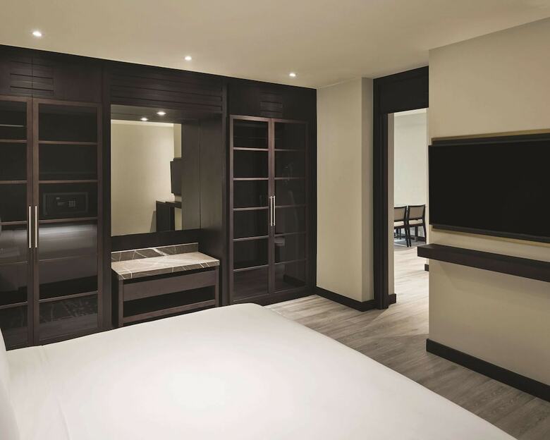 Hotel Al Manshar Rotana