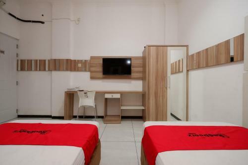 Hostal Reddoorz Near Plaza Simpang Lima